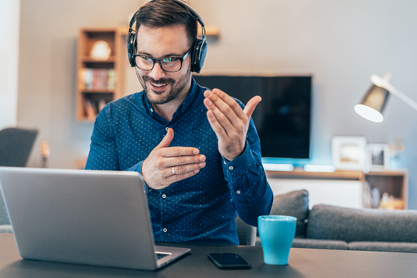 A contact center agent telling about 8x8's cloud-based solutions to a customer on audio call